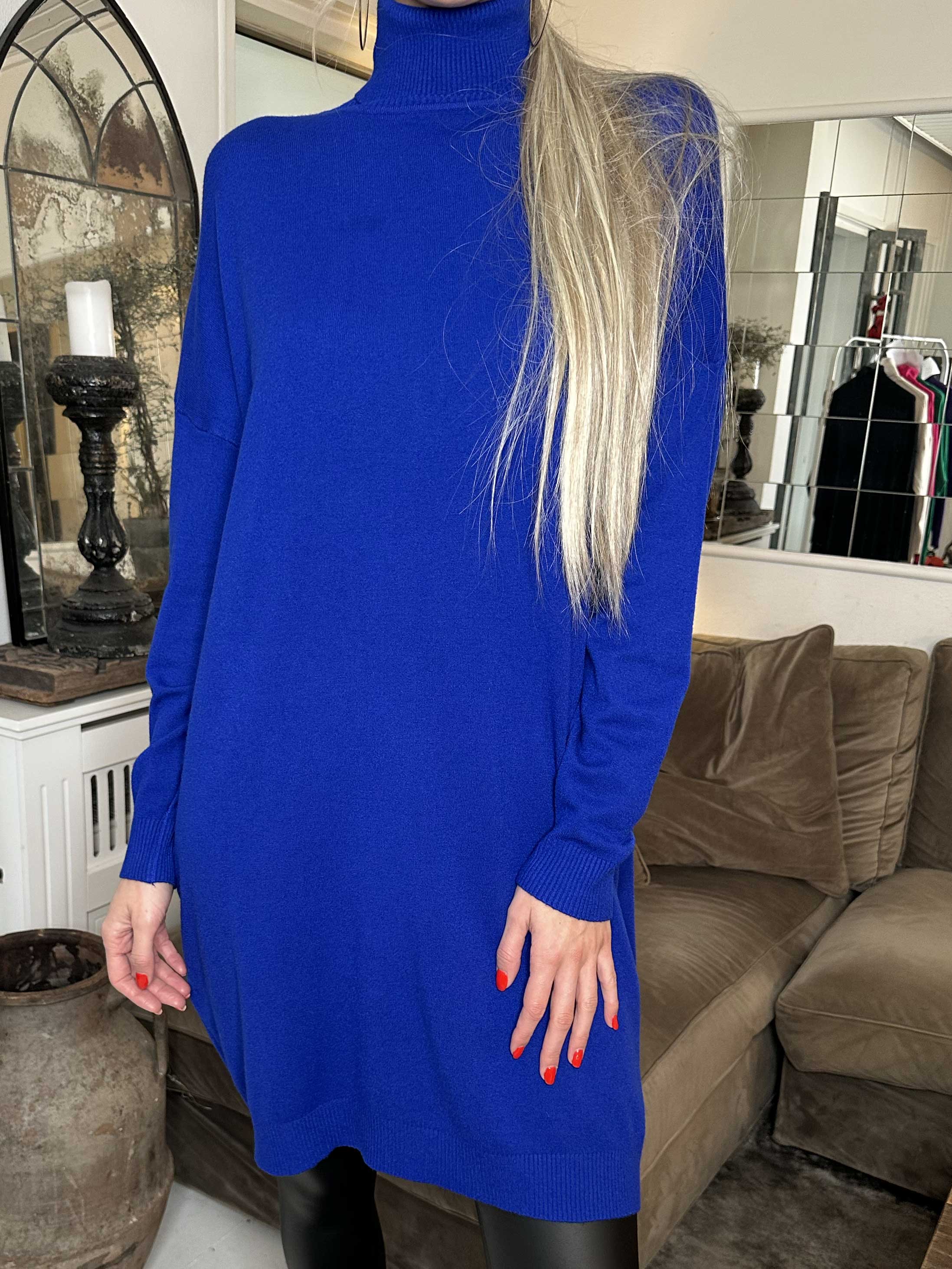 Elmira - Mycket mjuk stickad klänning i elastiskt tyg